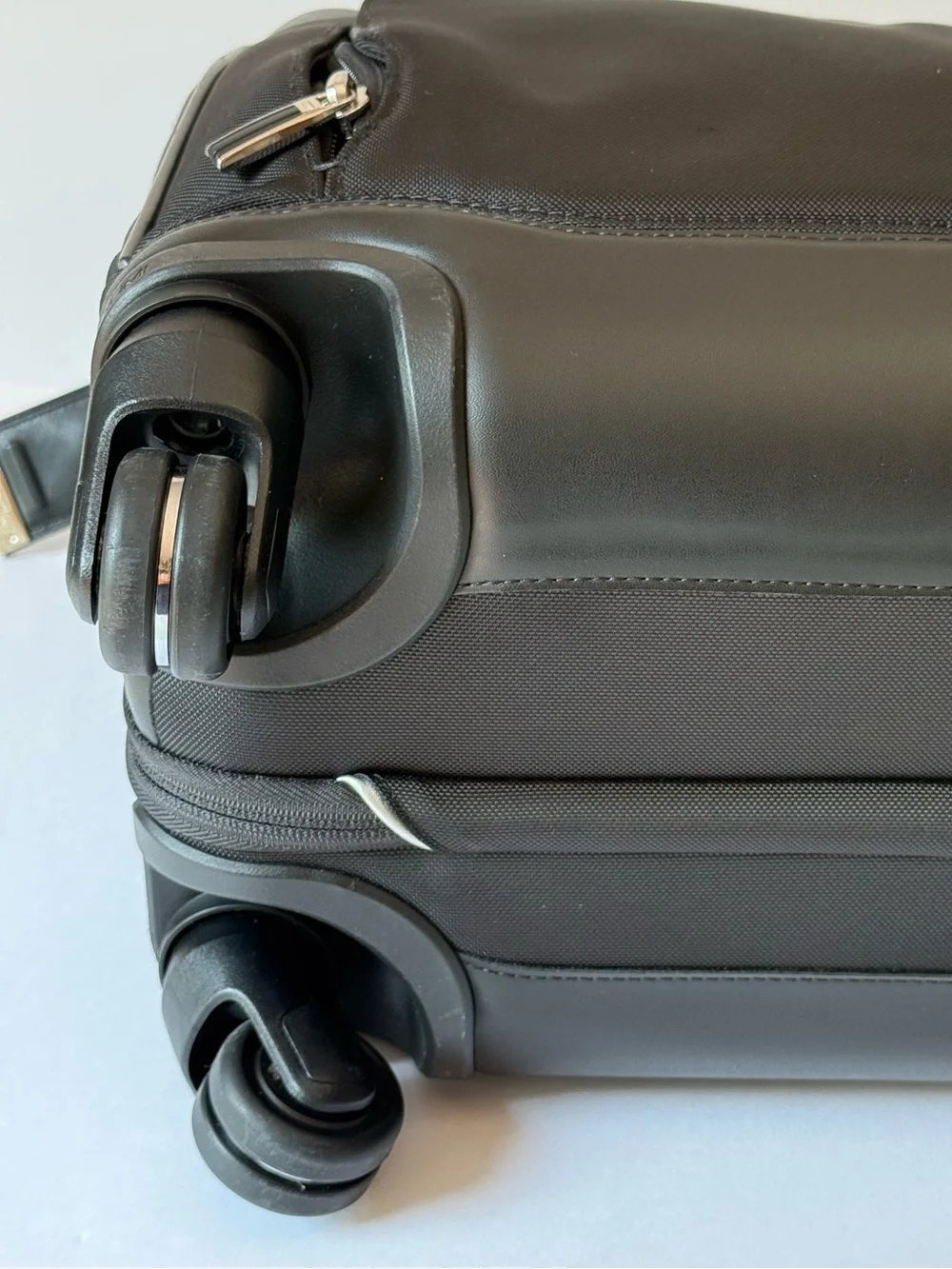 TUMI Arrivé McAllen Mobile Office Carry-On Compact Spinner Briefcase Black EUC